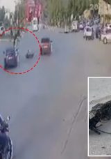 Adana&rsquo;da feci kaza! Otomobilin &ccedil;arptığı elektrikli bisiklet ikiye ayrıldı: S&uuml;r&uuml;c&uuml;n&uuml;n havada taklalar attığı anlar kamerada&hellip;
