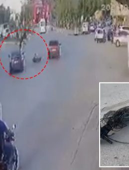 Adana&rsquo;da feci kaza! Otomobilin &ccedil;arptığı elektrikli bisiklet ikiye ayrıldı: S&uuml;r&uuml;c&uuml;n&uuml;n havada taklalar attığı anlar kamerada&hellip;