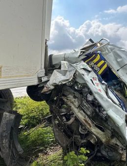 Adana&rsquo;da feci kaza! TIR ile otomobil kafa kafaya &ccedil;arpıştı: Gen&ccedil; s&uuml;r&uuml;c&uuml; hayatını kaybetti!