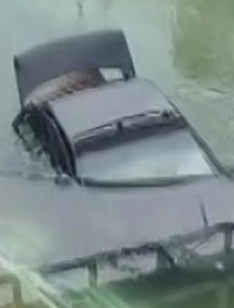 Adana&rsquo;da Kontrolden &Ccedil;ıkan Otomobil Sulama Canalına D&uuml;şt&uuml;