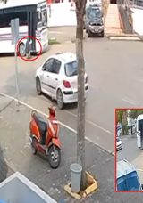 Adana&rsquo;da korku dolu anlar! Toplu taşımanın a&ccedil;ık kapısından savruldu: Yaşlı adam ağır yaralandı!