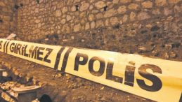 Ağabey Kardeşinin Boğazını Kesti