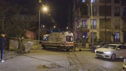 Ailesine kurşun yağdırdı