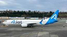 AJet'in gen&ccedil;leşen u&ccedil;ak filosuna 18. Boeing'i kattı