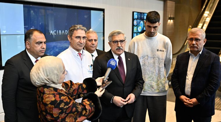 AK Parti Genel Başkan Yardımcısı Yayman, sanatçı İbrahim Tatlıses’i hastanede ziyaret etti