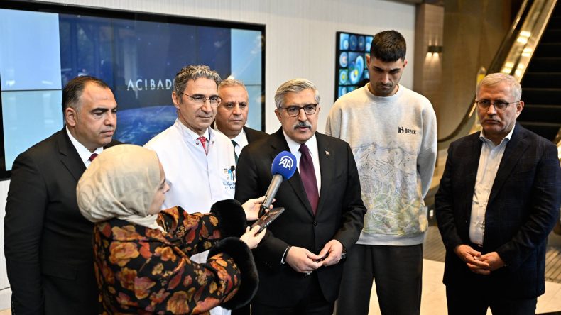 AK Parti Genel Başkan Yardımcısı Yayman, sanatçı İbrahim Tatlıses’i hastanede ziyaret etti