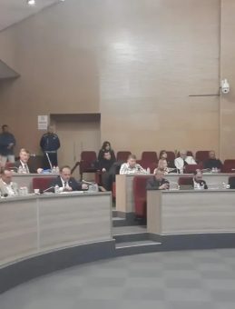 AK Partili Atmaca&rsquo;dan CHP'li &Uuml;nal Işık&rsquo;a zor soru! Belediyenizde bankamatik &ccedil;alışan var mı?