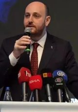 AK Partili B&uuml;y&uuml;kg&uuml;m&uuml;ş'&uuml;n 'salonlar doldurulamıyor' iddiasına yanıtı: Trajikomik bir algı &ccedil;alışması