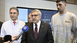 AK Partili Yayman'dan İbrahim Tatlıses'e ziyaret! &Uuml;nl&uuml; sanat&ccedil;ı hastane odasında t&uuml;rk&uuml; s&ouml;yledi