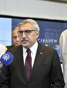 AK Partili Yayman'dan İbrahim Tatlıses'e ziyaret! &Uuml;nl&uuml; sanat&ccedil;ı hastane odasında t&uuml;rk&uuml; s&ouml;yledi