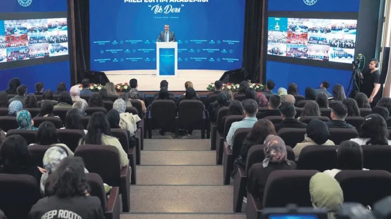 Akademi&rsquo;nin İlk Dersi Bakan Tekin&rsquo;den