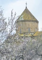 Akdamar&rsquo;a bahar geldi