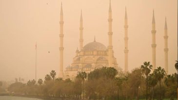 Akdeniz&rsquo;i &ccedil;&ouml;l tozu kapladı