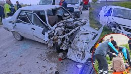 Aksaray'da Feci Kaza: 2 Otomobil &Ccedil;arpıştı! 4 Yaralı