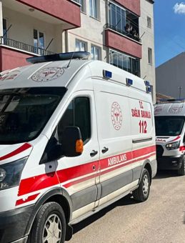 Aksaray'da otomobil ile &ouml;zel halk otob&uuml;s&uuml; &ccedil;arpıştı: 4 yaralı