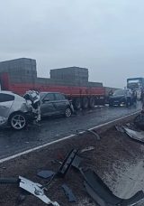Aksaray&rsquo;da yolcu otob&uuml;s&uuml; kontrolden &ccedil;ıktı: 10 araca &ccedil;arparak durabildi!