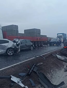 Aksaray&rsquo;da yolcu otob&uuml;s&uuml; kontrolden &ccedil;ıktı: 10 araca &ccedil;arparak durabildi!