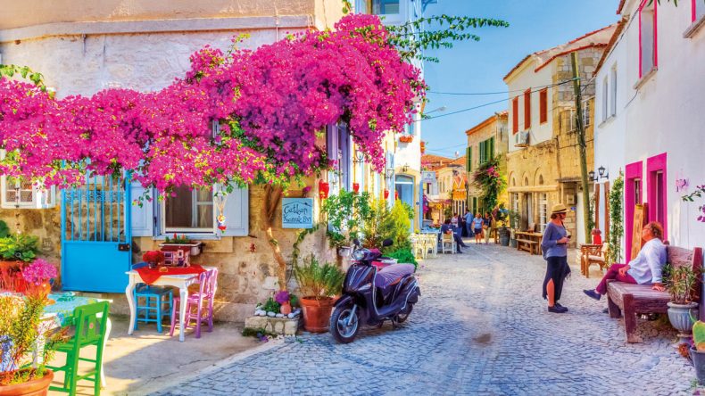 Ala&ccedil;atı&rsquo;da Kitap R&uuml;zg&acirc;rı