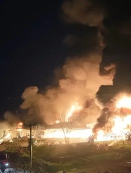 Alev alev yanan meyve deposu b&ouml;yle g&ouml;r&uuml;nt&uuml;lendi