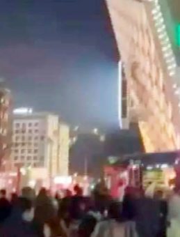 Alışveriş merkezinde &ccedil;ıkan yangın korkuttu