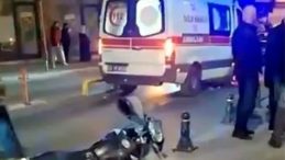 Ambulans ile motosiklet &ccedil;arpıştı, motosikletin s&uuml;r&uuml;c&uuml;s&uuml; hayatını kaybetti