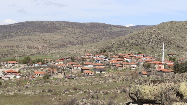 Anadolu'nun adı burada doğdu! Efsaneleriyle dikkat &ccedil;eken k&ouml;y, ziyaret&ccedil;ilerin uğrak noktası