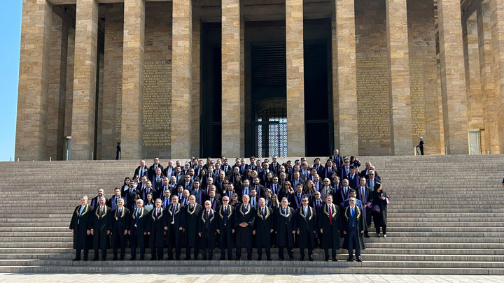 Anayasa Mahkemesi heyetinden Anıtkabir'e ziyaret