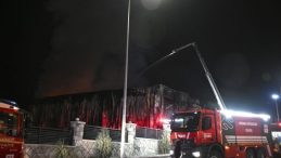 Ankara'da İla&ccedil; Fabrikasında Yangın: Alevlerle M&uuml;cadele Devam Ediyor