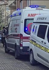 Anne Babasını &Ouml;ld&uuml;r&uuml;p Canına Kıydı