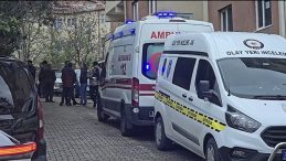 Anne Babasını &Ouml;ld&uuml;r&uuml;p Canına Kıydı