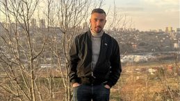 Annesini &ouml;ld&uuml;r&uuml;p canına kıydı