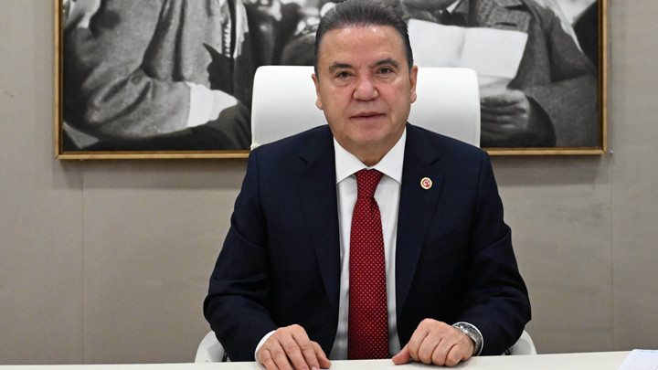 Antalya'da belediye şirketi &uuml;zerinden zimmet iddiası: Muhittin B&ouml;cek hakkında tutuklama kararı