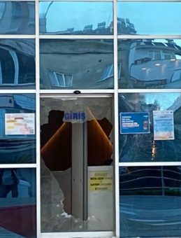 Antalya'da Pompalı T&uuml;fekle Belediye Binasına Ateş A&ccedil;ıldı