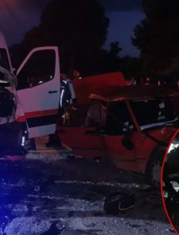 Antalya'da Tur Minib&uuml;s&uuml; ile Otomobil &Ccedil;arpıştı: 4 Yaralı