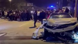 Antalya&rsquo;da Can Pazarı! Feci Kazada Ara&ccedil; İkiye Ayrıldı: &Ouml;l&uuml; ve Yaralılar Var!