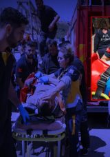 Antalya&rsquo;da nefes kesen kurtarma: 4. kattan d&uuml;şt&uuml;! Orada takılı kaldı