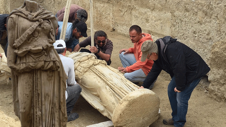 Antik tiyatroda b&uuml;y&uuml;k buluntu: Homeros sahneleriyle k&uuml;lt&uuml;rel anlatım ortaya &ccedil;ıktı