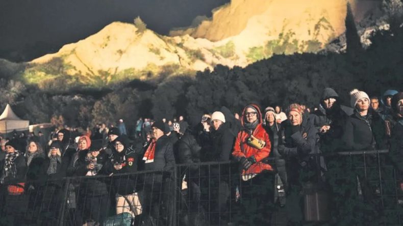 Anzaklar Gelibolu&rsquo;da atalarını andı