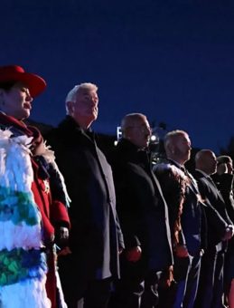 Anzaklar Gelibolu&rsquo;da atalarını andı: Şafakta tarihle y&uuml;zleşme!