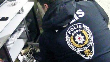 Ara&ccedil; satın almak isteyen vatandaşı &lsquo;sazan&rsquo;lıktan polis kurtardı