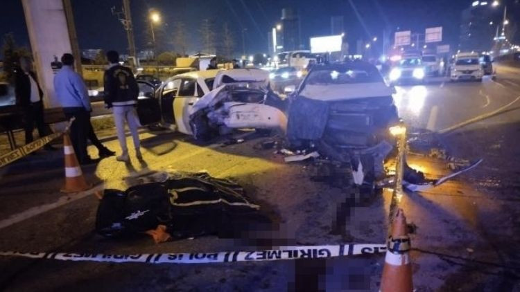 Aracından inen s&uuml;r&uuml;c&uuml; otomobil &ccedil;arpması sonucu hayatını kaybetti