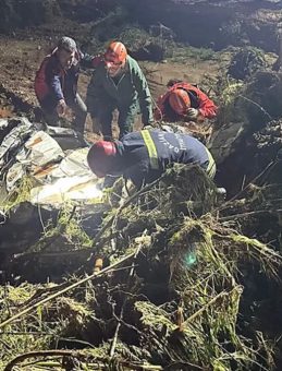 Aracıyla Sele Kapıldı