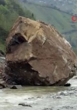 Ardeşen&rsquo;de korkutan heyelan