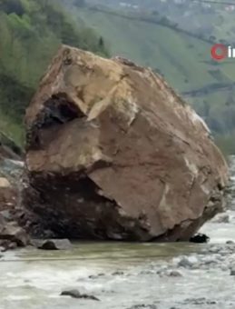 Ardeşen’de korkutan heyelan