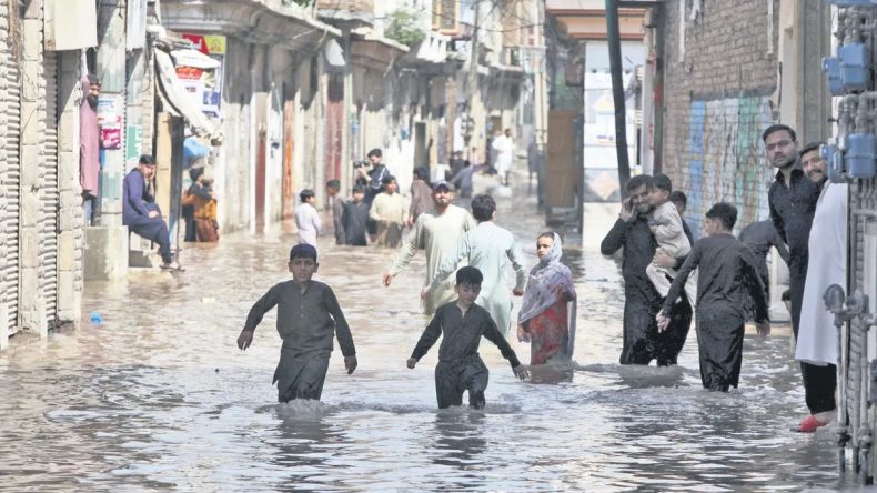 Asya&rsquo;daki Sel Felaketinde &Ouml;l&uuml; Sayısı Gittik&ccedil;e Artıyor