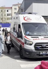 Ataşehir'de Bir Ortaokulda Zehirlenme İddiası: &Ccedil;ok Sayıda &Ouml;ğrenci Hastaneye Kaldırıldı