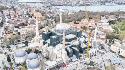 Ayasofya restorasyonunda ana kubbeye ge&ccedil;ici kaplama