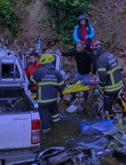 Aydın'da Kamyonet Dere Yatağına D&uuml;şt&uuml;: 2 Yaralı