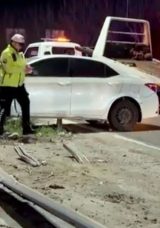 Aynı İstikametteki İki Otomobil &Ccedil;arpıştı, Ortalık Savaş Alanına D&ouml;nd&uuml;