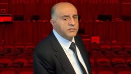 Aziz İhsan Aktaş su&ccedil; &ouml;rg&uuml;t&uuml; davasının 2. duruşması g&ouml;r&uuml;ld&uuml;! Ceyhan Belediye başkanı tanığa "yalancı" diye bağırdı salondan &ccedil;ıkarıldı